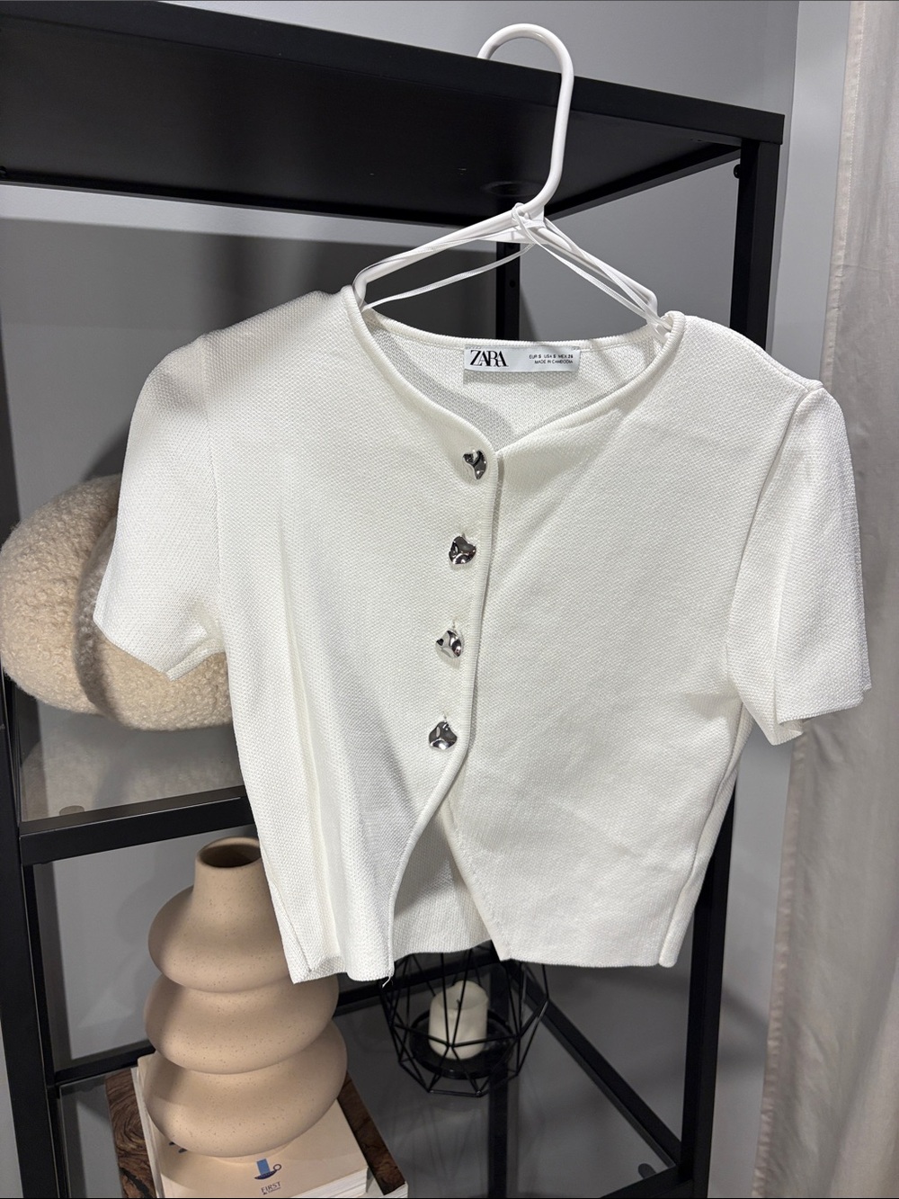 042 ZARA Cream Short-Sleeve Heart-Button Crop Top